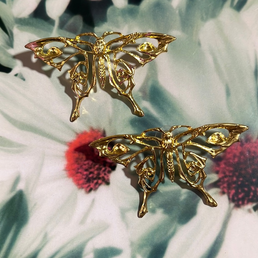 NWT Gold Butterfly Sketch Earrings